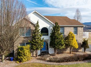 114 Old Field Dr, Bloomsburg, PA 17815