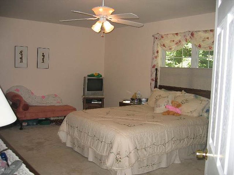 5th image of 9 FOUR LEAF MANOR Drive