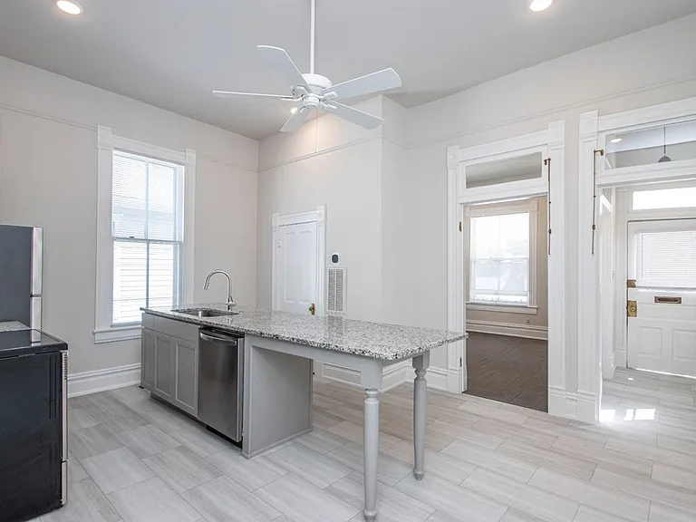 112 S Pulaski St — Photo 13