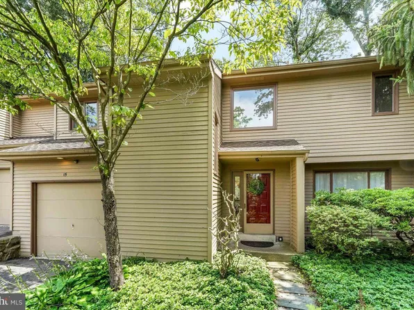 15 Muirfield Ct, Newtown Square, PA 19073