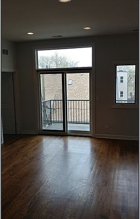 3rd image of 3060 W Armitage Ave
