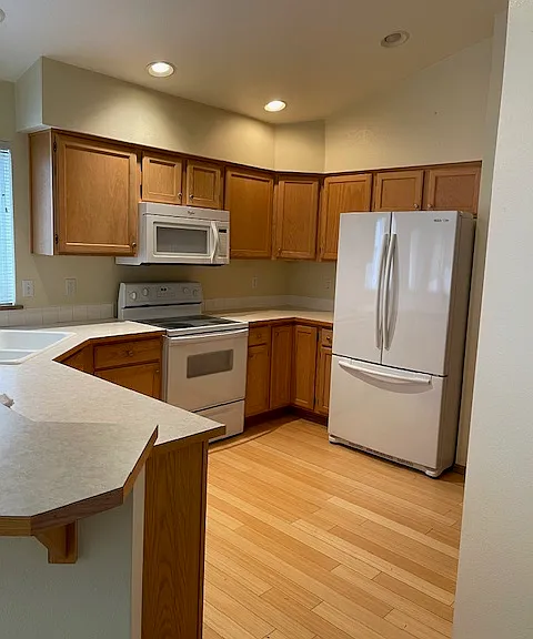 5301 Ivy Hill Ln SE — Photo 2