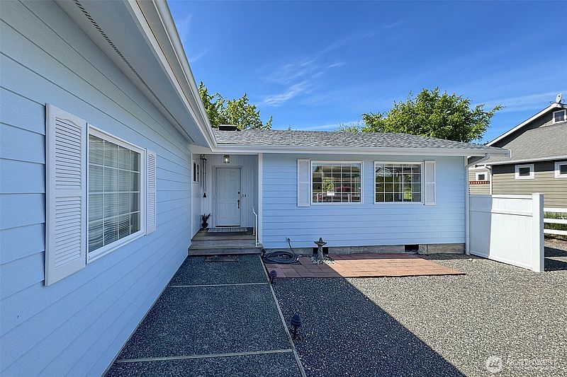 5th image of 251 Meadowlark Lane