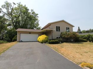 2418 Fairfield Ln, Burlington, WI