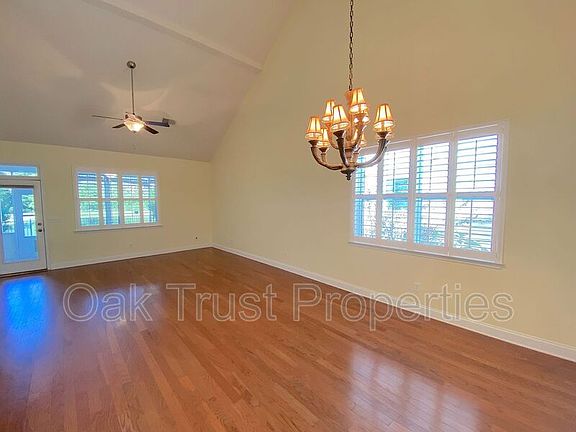5th image of 2656 Lohr Dr