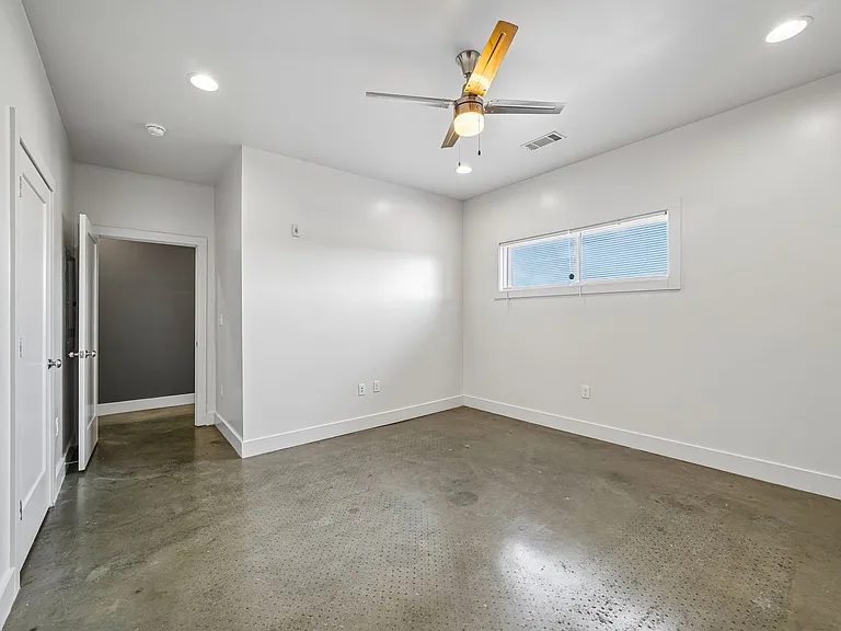 Myers Flats - 3 Bedroom — Photo 16