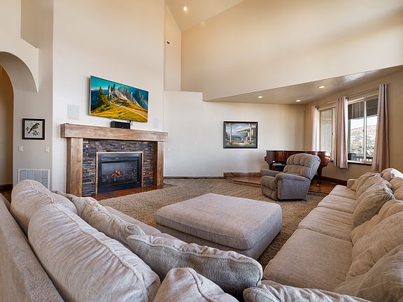 4th image of 2849 W 1800 S