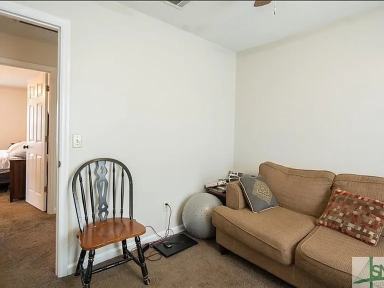 907 Primrose Ln — Photo 14