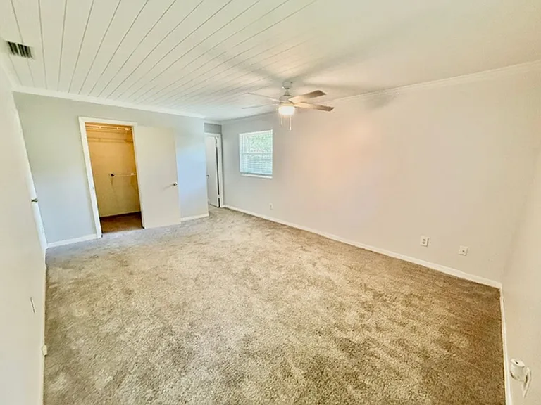 203 Hastings Ct — Photo 33