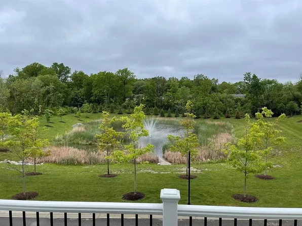 2758 Colley Ln, Ann Arbor, MI 48105