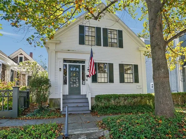 44 Church St, Bristol, RI 02809