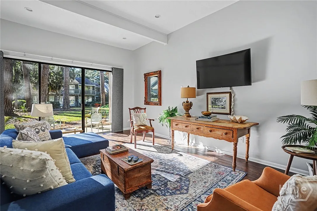 4 bed, 3.0 bath, 1747 sqft, $4,800 — Photo 3