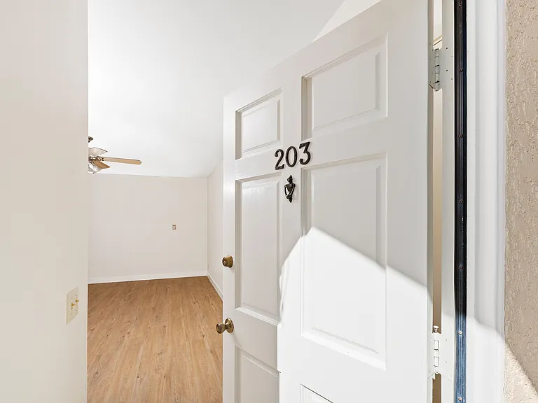 7013 Haskell Ave #203 — Photo 7