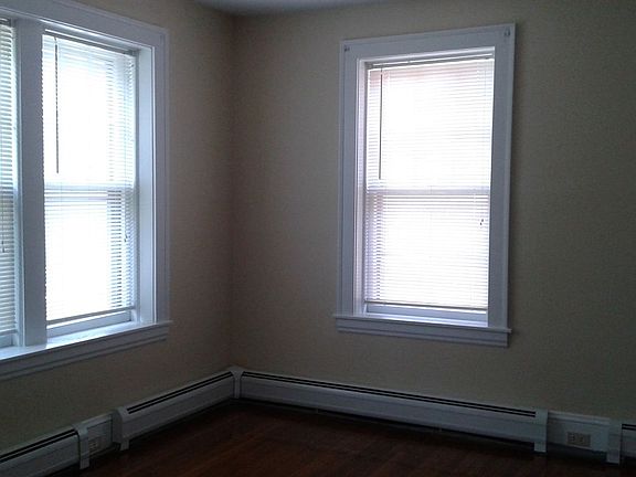 3rd image of 150-156 Linden St #150-3L