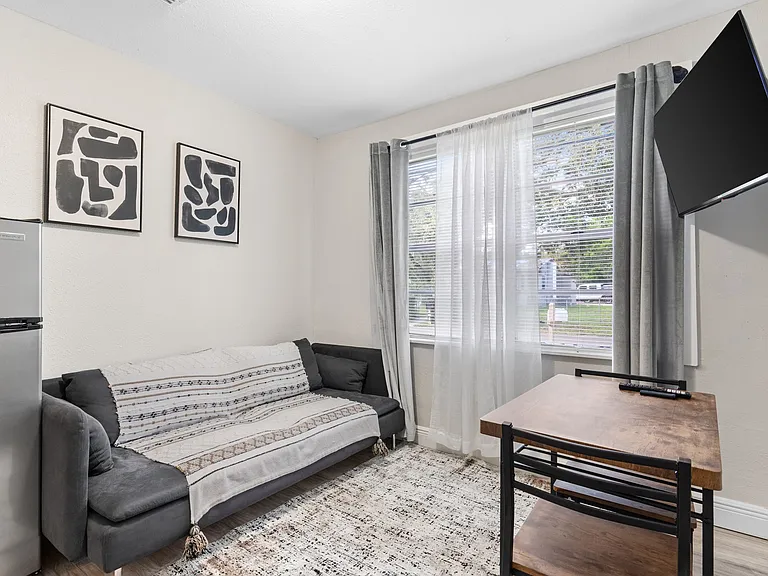 3611 E Chelsea St #2 — Photo 1