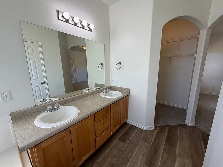 519 W Harvest Ln — Photo 15