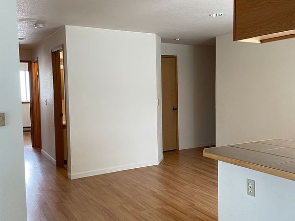 5th image of 4237 8th Ave NE #103