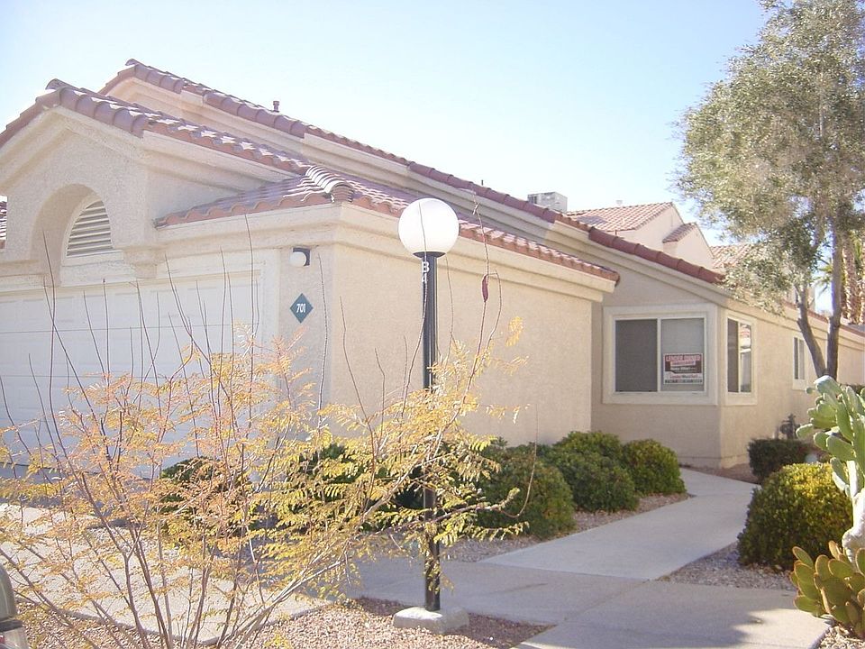Rare single story condo with garage