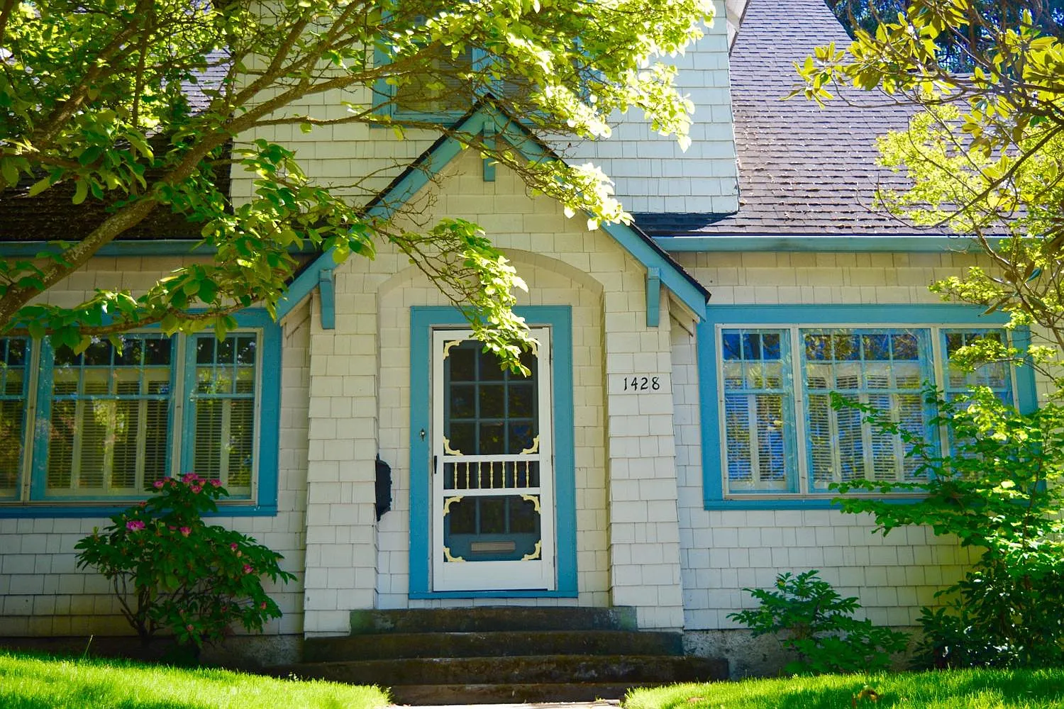 1428 E Main St photo 1