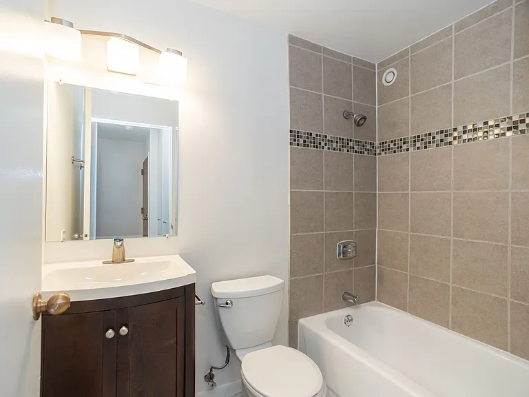 211 E Ohio St #802 — Photo 12