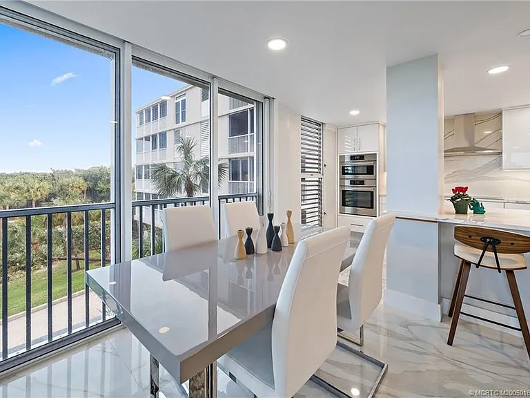 669 NE Plantation Rd #201 — Photo 16
