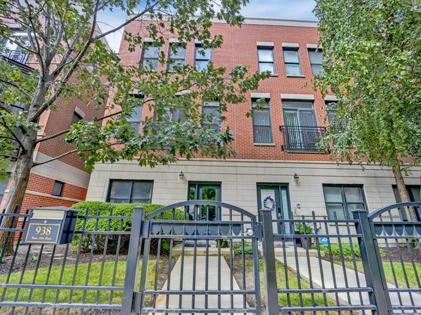 938 W 15th Pl, Chicago, IL 60608