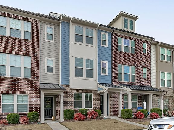 3rd image of 1452 Providence Green Ln