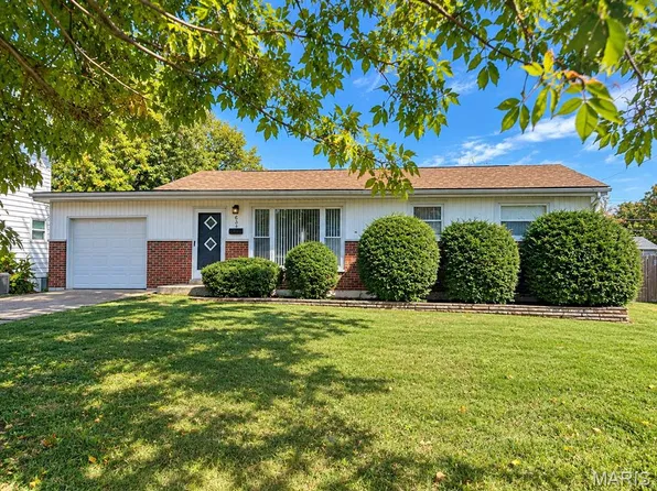 631 Holiday Ave, Hazelwood, MO 63042