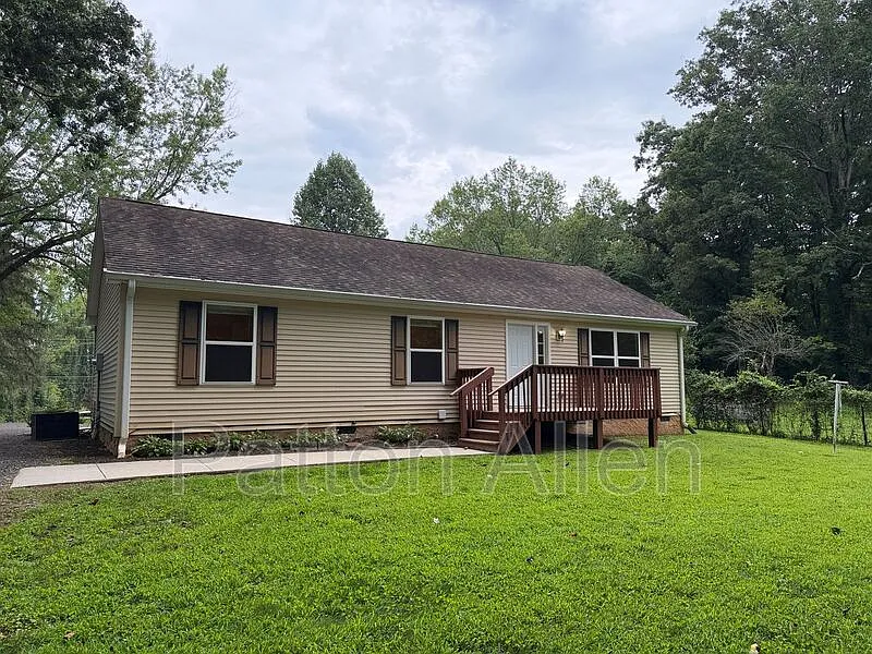 3 bed, 2.0 bath, 1200 sqft, $1,800 — Photo 2