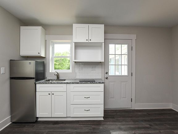 4th image of 111 Hilltop Dr #A