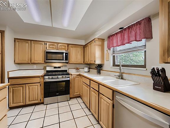 5th image of 7452 Colonial Dr