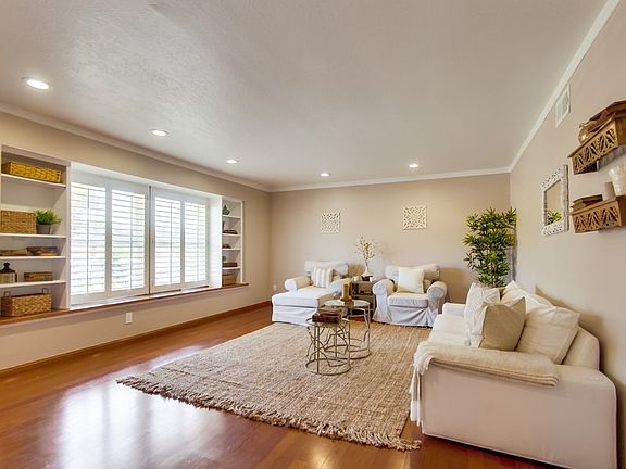 4th image of 5732 Red River Dr