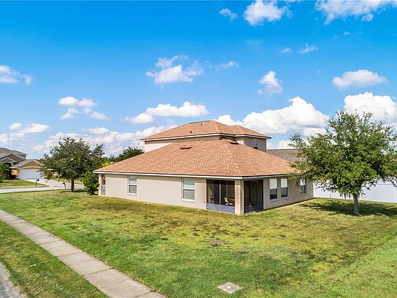 3rd image of 2711 Eagle Creek Ct