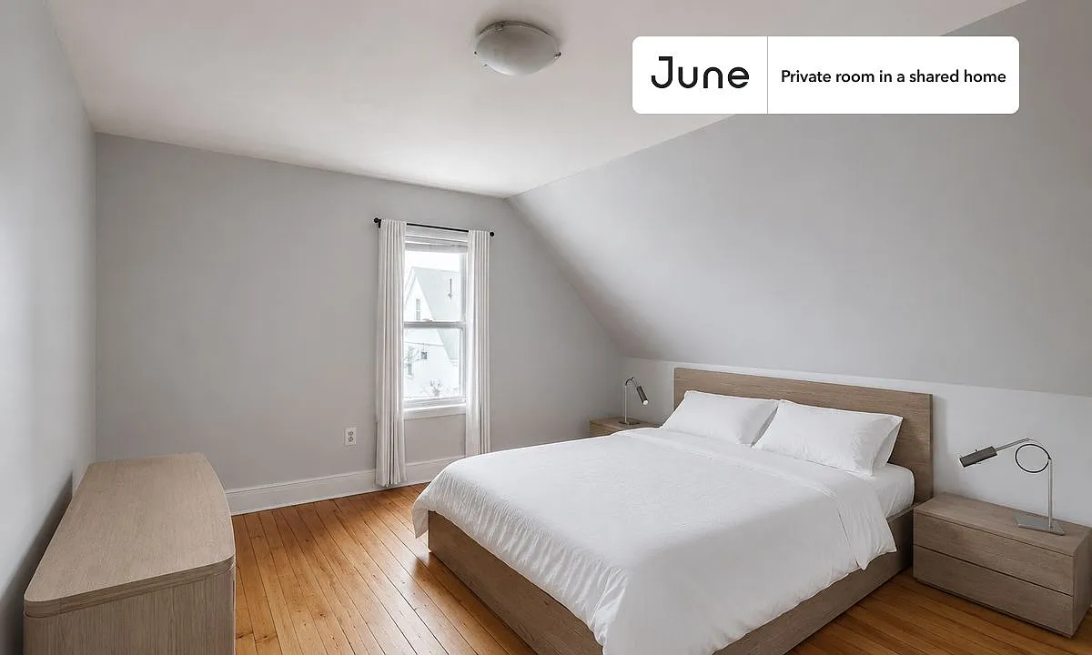Queen bedroom in 4 bed/1.5 bath home in Somerville #1644 B — Photo 1