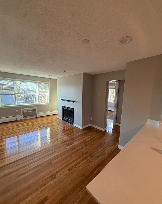 2nd image of 48 Evergreen St #031