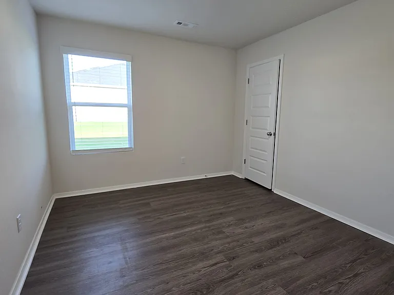 1406 E Piedmont Ct — Photo 2