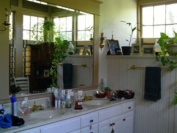 5th image of 1003 W Hopkins St