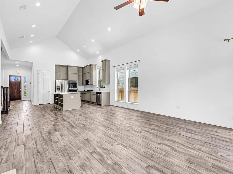 2907 Zelma Dr — Photo 12