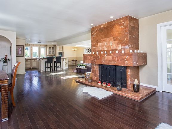 4th image of 5501 Woodman Ave