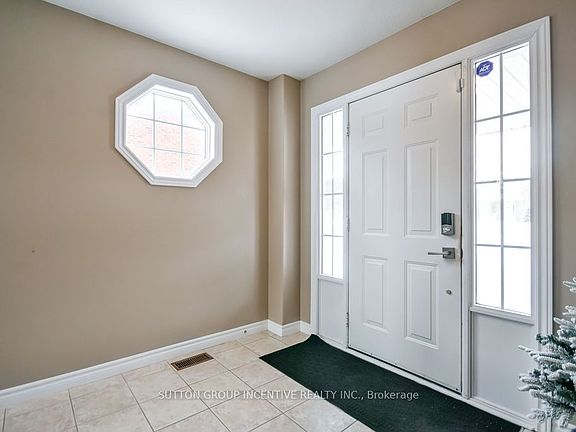 3rd image of 36 Nicklaus Dr