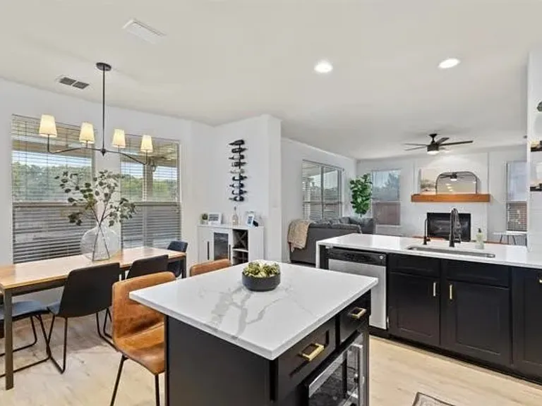 2051 Chisholm Trl — Photo 4