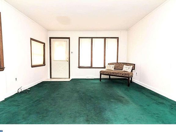 3rd image of 216 W Evergreen Ave