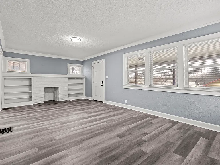 4437 Wayne Ave — Photo 8
