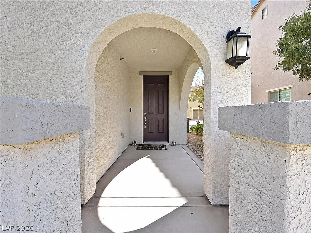 3 bed, 2.5 bath, 1827 sqft, $2,400 — Photo 2