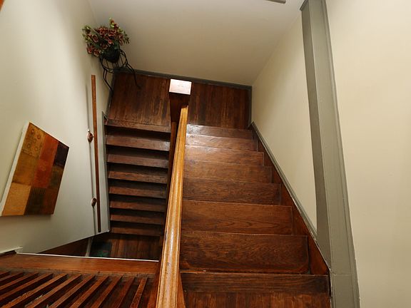 3rd image of 1040 N Trumbull Ave