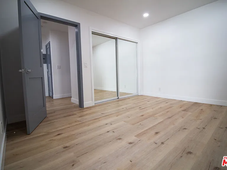 835 S Sherbourne Dr #9 — Photo 11