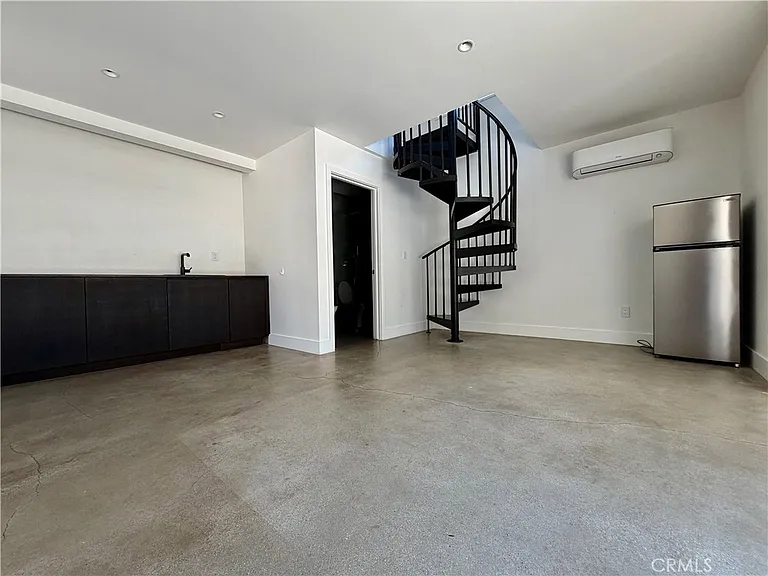 2536 Mayfield Ave #1/2 — Photo 6