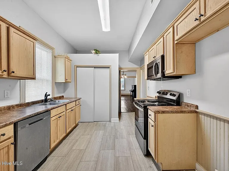 1102 Phillips St — Photo 31