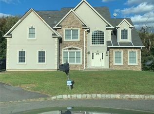 25 Oriole St, Spring Valley, NY 10977