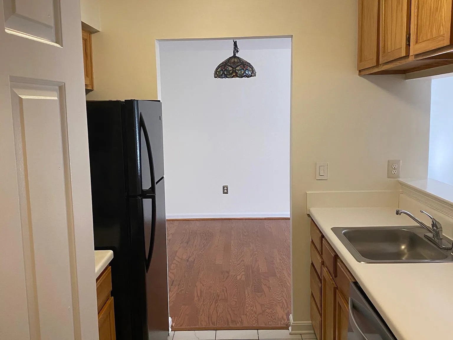 2 bed, 898 sqft, $1,950 — Photo 3
